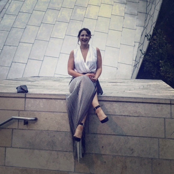 MEET YOUR POSHER! - Picture 3 of 8